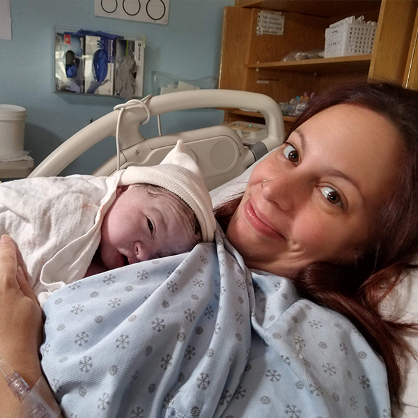 Femme qui vient d'accoucher